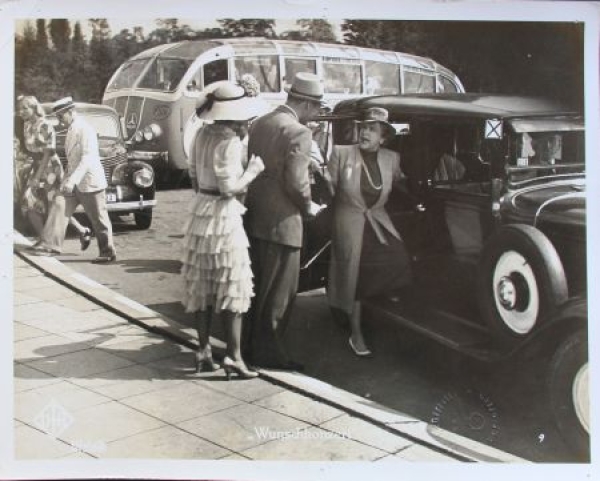 Mercedes-Benz Panoramabus, Opel Kapitaen, Brennabor in UfA-Movie "Wunschkonzert" 1939 original Moviephoto (9352)